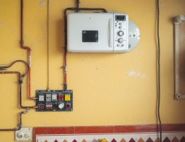 Problemas eléctricos frecuentes en viviendas antiguas de Málaga: impacto en electrodomésticos y consejos técnicos.