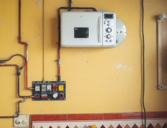 Problemas eléctricos frecuentes en viviendas antiguas de Málaga: impacto en electrodomésticos y consejos técnicos.